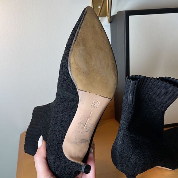 EUC Gianvito Rossi Black Stretch Textured Sock Boot Kitten Heel 39.5/9.5 - Picture 6 of 14